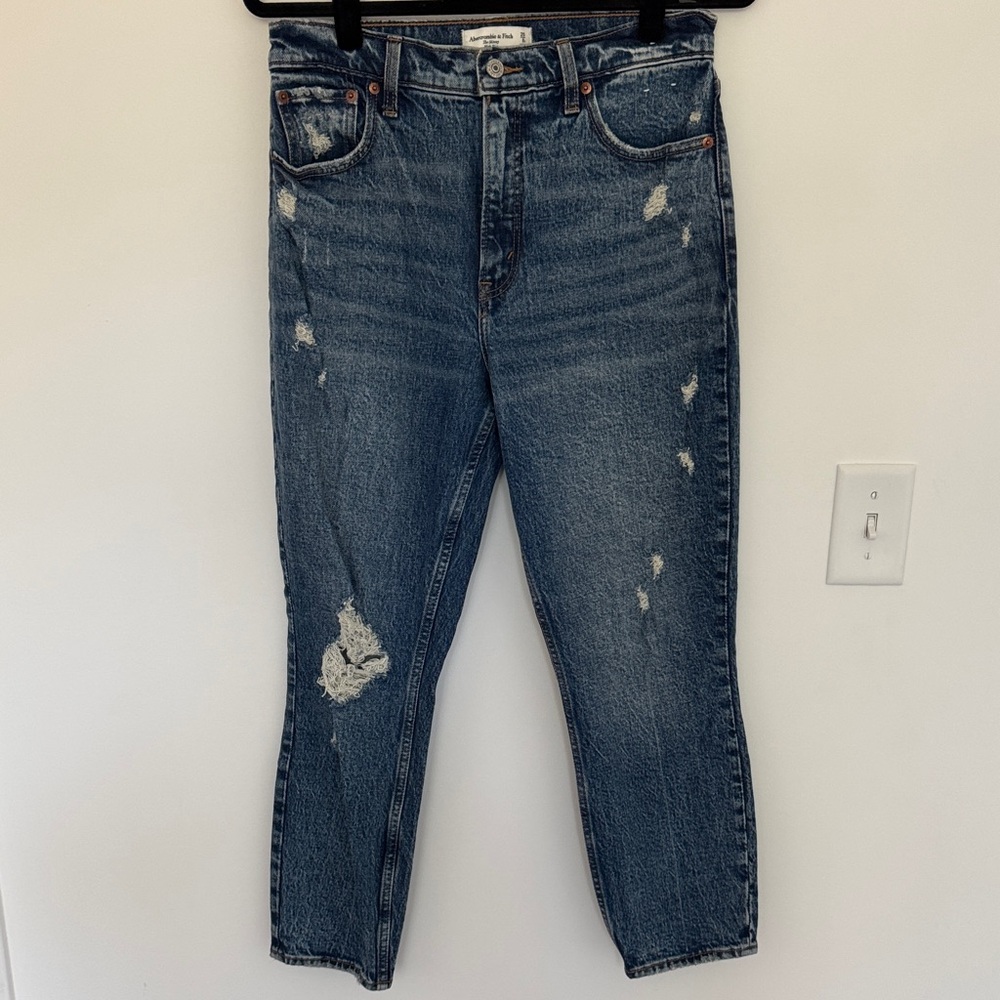 Abercrombie & Fitch NWT The Skinny High Rise Distressed Cropped Jeans - Size 29S - Picture 1 of 8